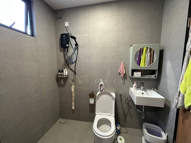 2.5-storey Terraced House for Sale in Bandar Putra (Kulai) - Kuu Chin - Bathroom - PropertyGuru.com.my