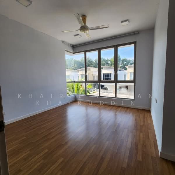 Cluster House for Rent in Sunway Alam Suria (Shah Alam) - Khairil Izzuan Khairuddin - Master Bedroom - PropertyGuru.com.my