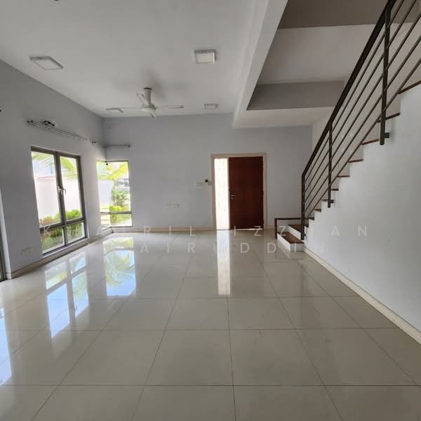 Cluster House for Rent in Sunway Alam Suria (Shah Alam) - Khairil Izzuan Khairuddin - Living Room - PropertyGuru.com.my
