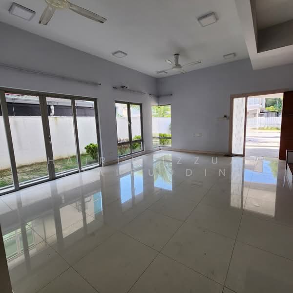 Cluster House for Rent in Sunway Alam Suria (Shah Alam) - Khairil Izzuan Khairuddin - Living Room - PropertyGuru.com.my