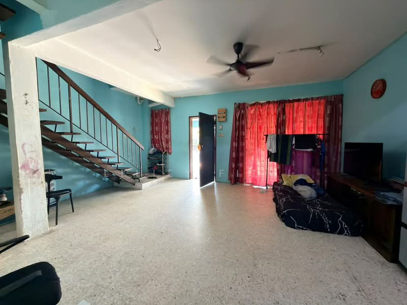 Rumah Teres 2 Tingkat untuk Dijual di Seksyen Bs5 (Serendah) - Liliey Fitri - Living Room - PropertyGuru.com.my