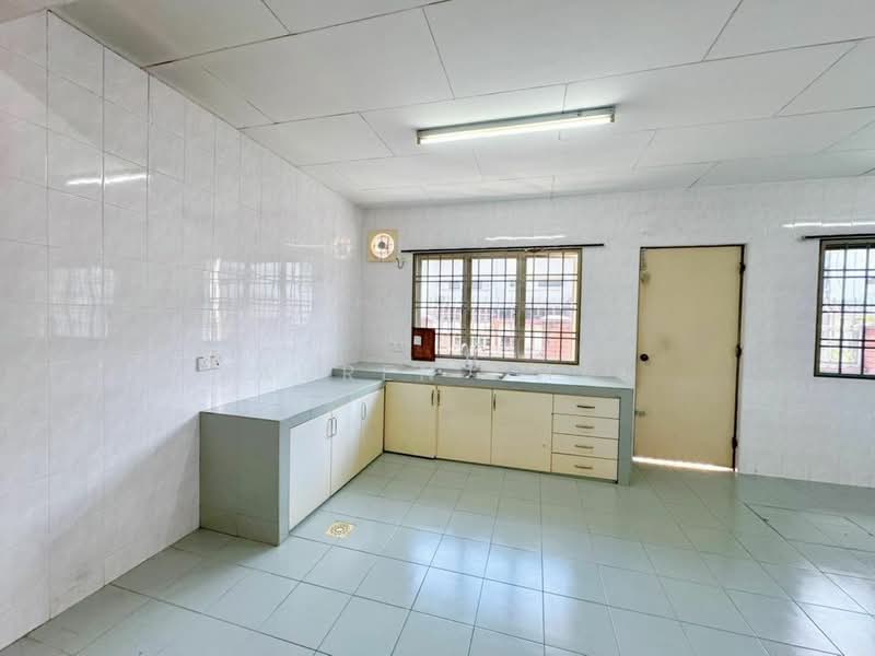 Rumah Teres 2-Tingkat untuk Dijual di Taman Pelangi (Johor Bahru) - Lauren Chai - Kitchen - PropertyGuru.com.my