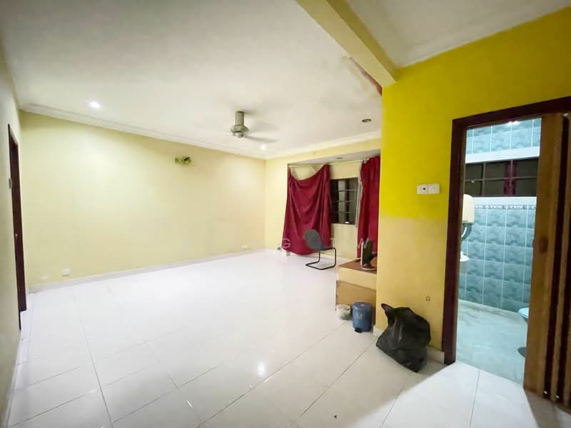 Rumah Teres 2 Tingkat untuk Dijual di Taman Wangsa Permai (Kepong) - Kiing TW - Living Room - PropertyGuru.com.my