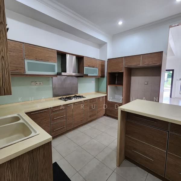 Cluster House for Rent in Sunway Alam Suria (Shah Alam) - Khairil Izzuan Khairuddin - Dry Kitchen - PropertyGuru.com.my