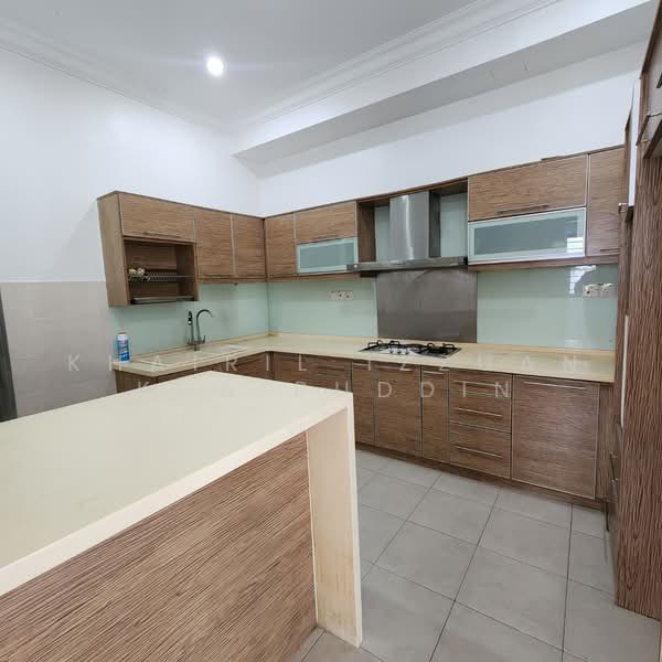 Cluster House for Rent in Sunway Alam Suria (Shah Alam) - Khairil Izzuan Khairuddin - Dry Kitchen - PropertyGuru.com.my
