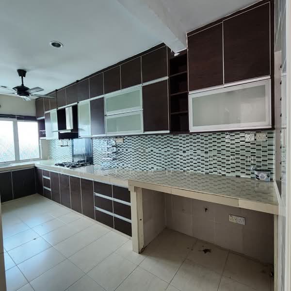 Cluster House for Rent in Sunway Alam Suria (Shah Alam) - Khairil Izzuan Khairuddin - Wet Kitchen - PropertyGuru.com.my