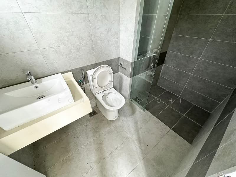 Semi-Detached House for Sale in Sungai Buloh (Selangor) - Yeong Wan Chi - Bathroom - PropertyGuru.com.my