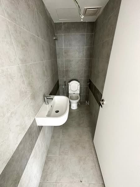 Semi-Detached House for Sale in Sungai Buloh (Selangor) - Yeong Wan Chi - Bathroom - PropertyGuru.com.my