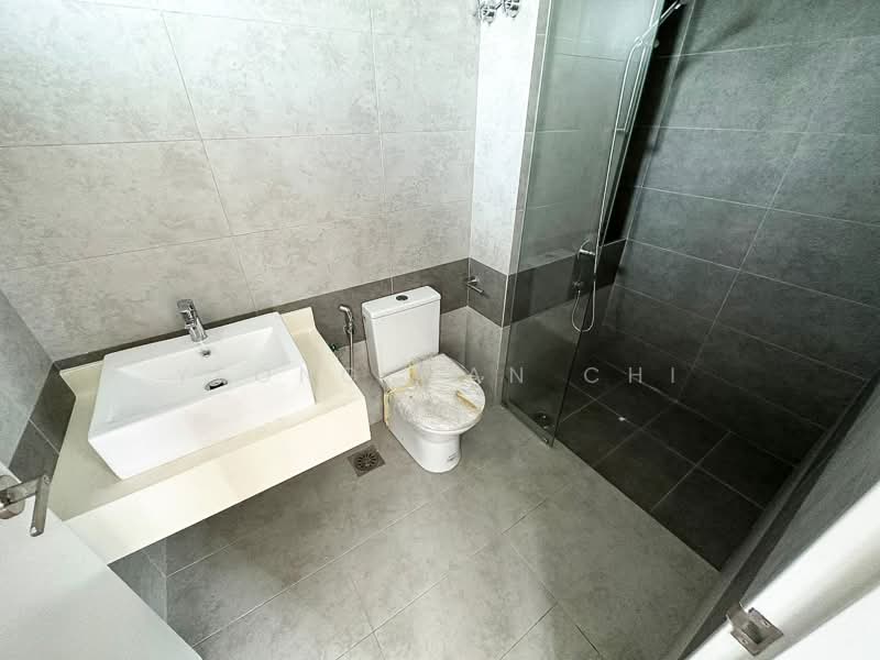 Semi-Detached House for Sale in Sungai Buloh (Selangor) - Yeong Wan Chi - Bathroom - PropertyGuru.com.my