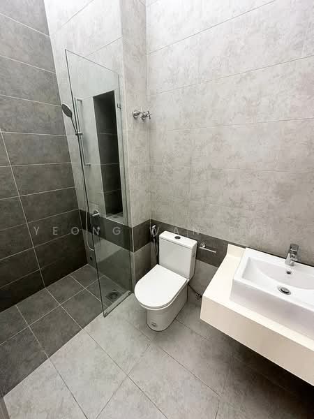 Semi-Detached House for Sale in Sungai Buloh (Selangor) - Yeong Wan Chi - Bathroom - PropertyGuru.com.my