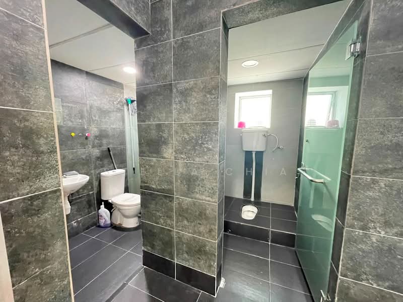 Kedai / Pejabat untuk Disewa di Taman Molek (Johor Bahru) - Stella Chia - Bathroom - PropertyGuru.com.my