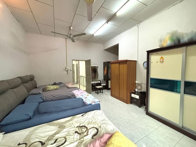 2-storey Terraced House for Sale in Taman Sri Wangsa (Batu Pahat) - NGO - Bedroom - PropertyGuru.com.my