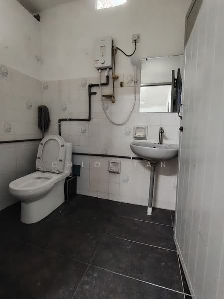 1-storey Terraced House for Rent in Butterworth (Penang) - Chloe Tan - Bathroom - PropertyGuru.com.my