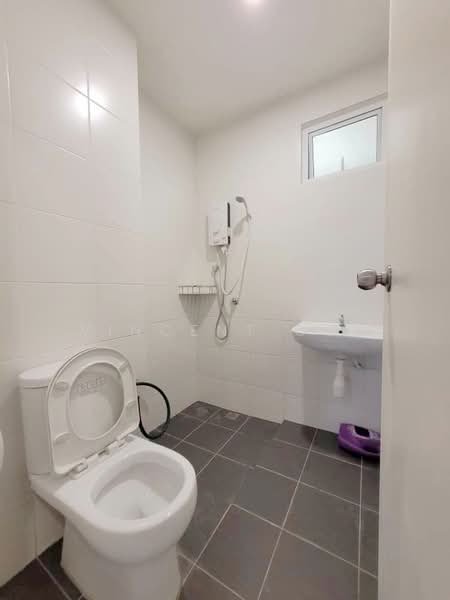 Kondominium untuk Dijual di SummerSkye Residences - Vincent Ooi - Bathroom - PropertyGuru.com.my