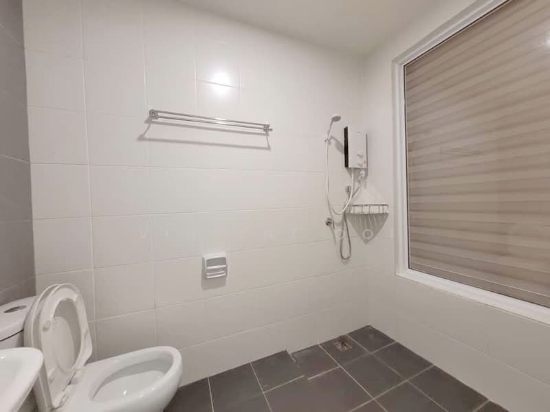 Kondominium untuk Dijual di SummerSkye Residences - Vincent Ooi - Bathroom - PropertyGuru.com.my
