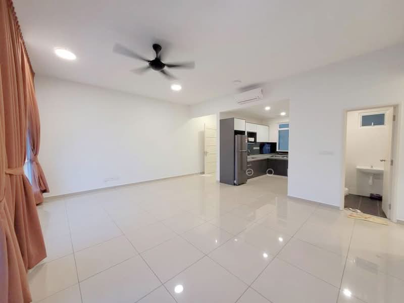 Kondominium untuk Dijual di SummerSkye Residences - Vincent Ooi - Living Room - PropertyGuru.com.my