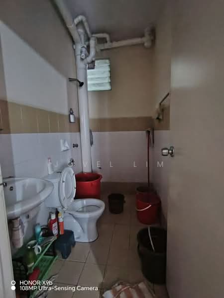Pangsapuri untuk Dijual di Kipark Apartment - Jovel Lim - Bathroom - PropertyGuru.com.my