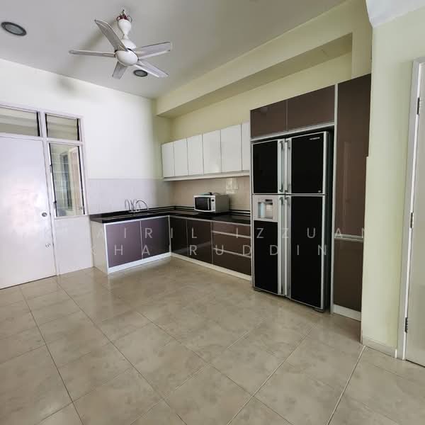 Cluster House for Rent in Sunway Alam Suria (Shah Alam) - Khairil Izzuan Khairuddin - Kitchen - PropertyGuru.com.my
