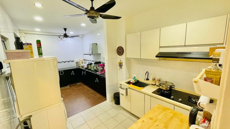 Terraced House for Sale in D'alpinia (Puchong) - Rafedah Binti Abdul Aziz - Kitchen - PropertyGuru.com.my