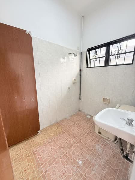 Terraced House for Sale in Taman Desa Tebrau (Tebrau) - Tuxton Phiong - Bathroom - PropertyGuru.com.my