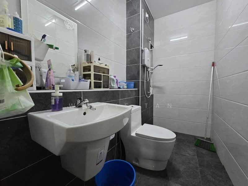 Servis Apartment untuk Disewa di The Straits View DUO - Winnie Tan - Bathroom - PropertyGuru.com.my