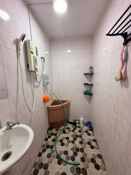 1-storey Terraced House for Sale in Skudai (Johor) - Joanne Yong - Bathroom - PropertyGuru.com.my