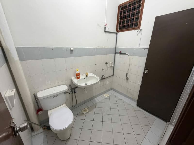 2-storey Terraced House for Rent in Permas Jaya (Johor Bahru) - Michelle Lim - Bathroom - PropertyGuru.com.my
