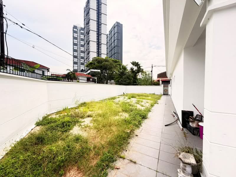 1-storey Terraced House for Sale in Taman Molek (Johor Bahru) - Fiona Lai - Exterior - PropertyGuru.com.my
