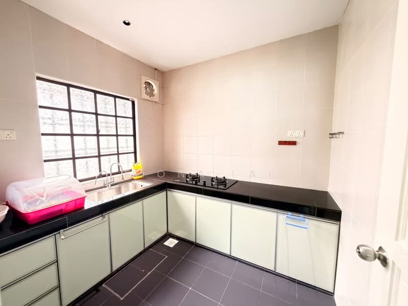 1-storey Terraced House for Sale in Taman Molek (Johor Bahru) - Fiona Lai - Kitchen - PropertyGuru.com.my