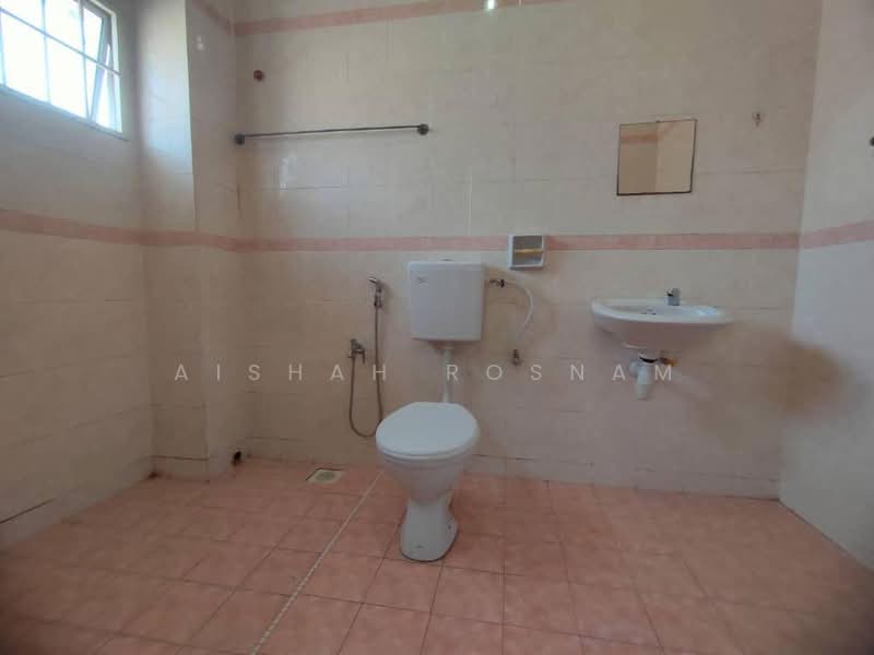 Rumah Teres 2 Tingkat untuk Dijual di U5, Bandar Pinggiran Subang (Shah Alam) - Aishah Rosnam - Bathroom - PropertyGuru.com.my