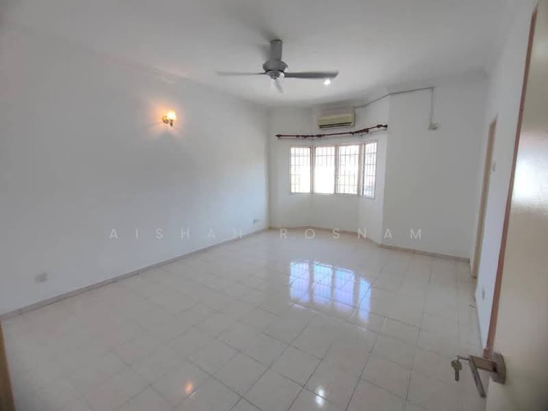 Rumah Teres 2 Tingkat untuk Dijual di U5, Bandar Pinggiran Subang (Shah Alam) - Aishah Rosnam - Living Room - PropertyGuru.com.my