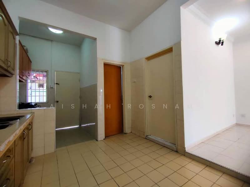 Rumah Teres 2 Tingkat untuk Dijual di U5, Bandar Pinggiran Subang (Shah Alam) - Aishah Rosnam - Kitchen - PropertyGuru.com.my