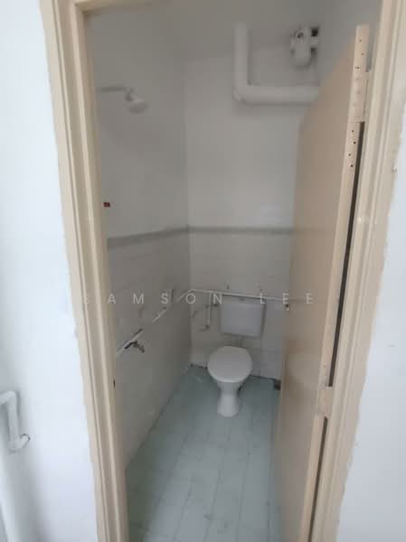Kedai / Pejabat untuk Disewa di Bandar Country Homes (Rawang) - Samson Lee - Bathroom - PropertyGuru.com.my