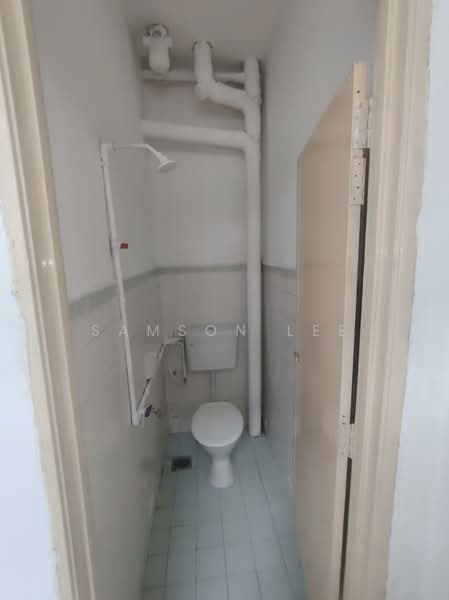 Kedai / Pejabat untuk Disewa di Bandar Country Homes (Rawang) - Samson Lee - Bathroom - PropertyGuru.com.my