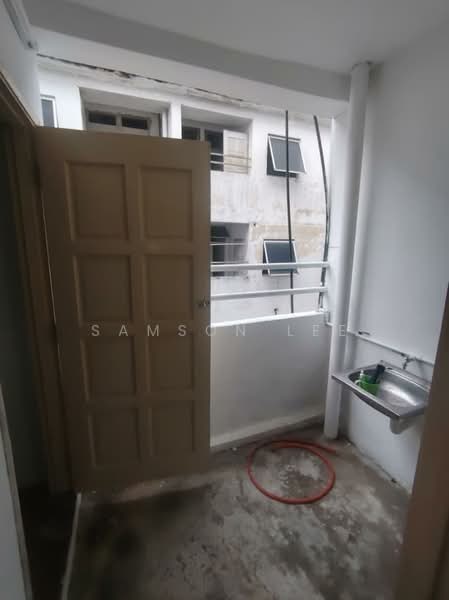 Kedai / Pejabat untuk Disewa di Bandar Country Homes (Rawang) - Samson Lee - Balcony - PropertyGuru.com.my