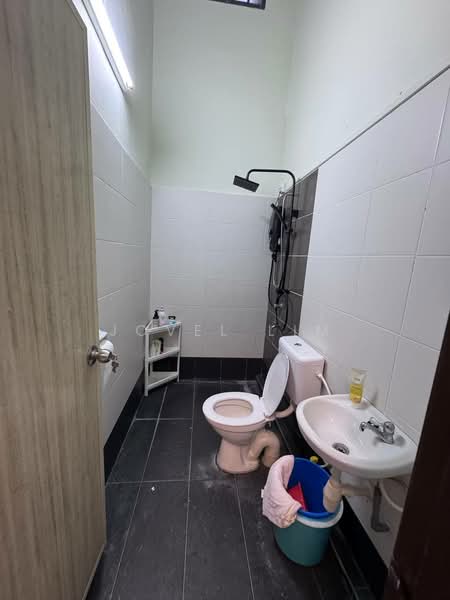 Rumah Teres 2-Tingkat untuk Dijual di Taman Putri Kulai (Kulai) - Jovel Lim - Bathroom - PropertyGuru.com.my