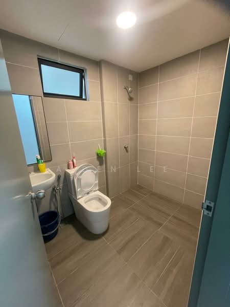 Servis Apartment untuk Disewa di Parkland Residence - Aiden Lee - Bathroom - PropertyGuru.com.my