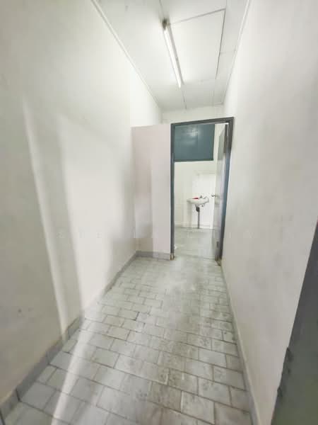 Factory for Rent in Taman Daya (Johor Bahru) - Stella Chia - Corridor - PropertyGuru.com.my