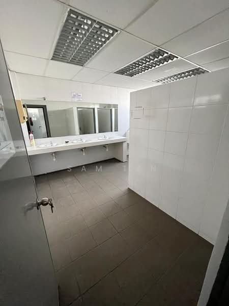 Gudang untuk Disewa di Seksyen 19 (Petaling Jaya) - Sam Tan - Bathroom - PropertyGuru.com.my