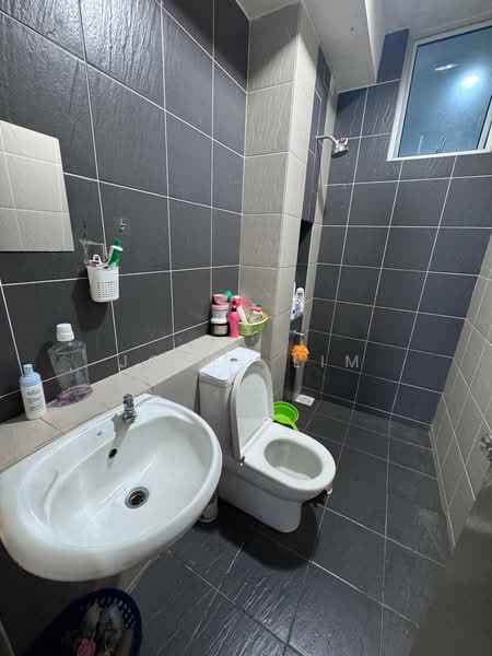 Kondominium untuk Dijual di D'Rich Executive Suites - Jovel Lim - Bathroom - PropertyGuru.com.my