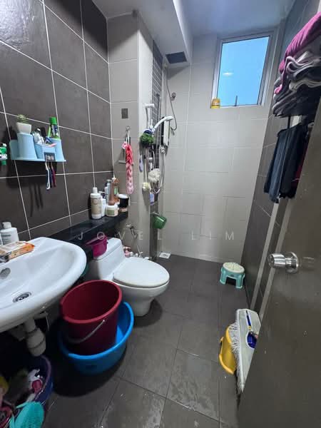 Kondominium untuk Dijual di D'Rich Executive Suites - Jovel Lim - Bathroom - PropertyGuru.com.my