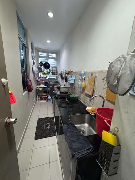 Kondominium untuk Dijual di D'Rich Executive Suites - Jovel Lim - Kitchen - PropertyGuru.com.my