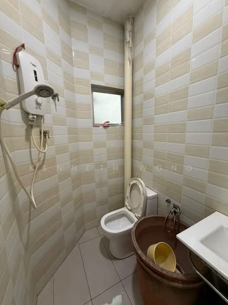 Pangsapuri untuk Dijual di Ria Apartment - Kenneth Wong - Bathroom - PropertyGuru.com.my
