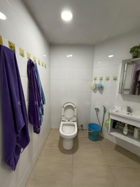 Pangsapuri untuk Dijual di Ria Apartment - Kenneth Wong - Bathroom - PropertyGuru.com.my