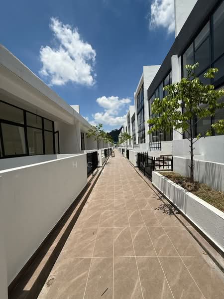 Rumah Teres 4.5 Tingkat untuk Dijual di Damansara Perdana (Selangor) - HC Tan - Exterior - PropertyGuru.com.my