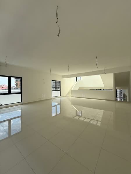 Rumah Teres 4.5 Tingkat untuk Dijual di Damansara Perdana (Selangor) - HC Tan - Living Room - PropertyGuru.com.my