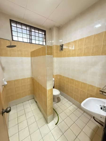 Rumah Teres 3-Tingkat untuk Dijual di Subang Bestari (Shah Alam) - Tom Yip - Bathroom - PropertyGuru.com.my
