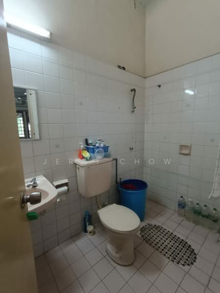 Terraced House for Sale in Usj 2 (Subang Jaya) - Jerry Chow - Bathroom - PropertyGuru.com.my