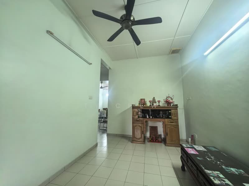 1-storey Terraced House for Sale in Off Jalan Meru (Klang) - TY Chew - Living Room - PropertyGuru.com.my