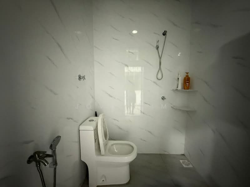 Rumah Teres 1 Tingkat untuk Dijual di Taman Gembira (Tampoi) - Jovel Lim - Bathroom - PropertyGuru.com.my